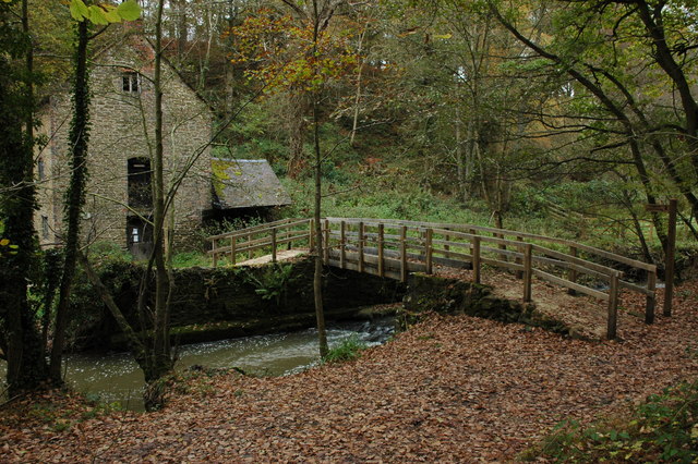 Knowles Mill by Philip Halling.jpg